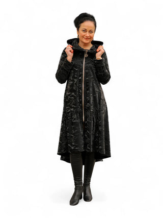 Must kapuutsiga mantel #1047