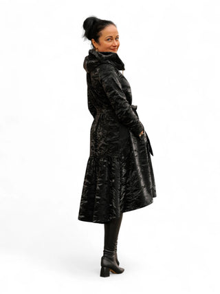 Must kapuutsiga mantel #1047